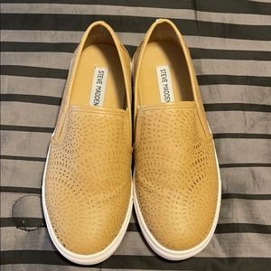 Steve Madden slip on sneaker